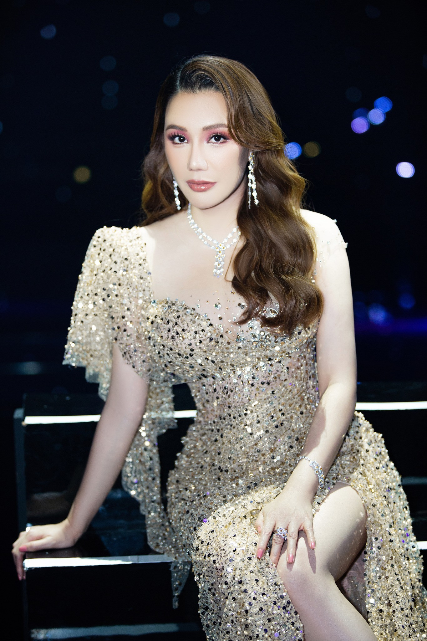"Nữ đại gia đất mỏ" với loạt cơ ngơi đáng mơ ước, bất ngờ kết hôn ở tuổi 45- Ảnh 1. "Nữ đại gia đất mỏ" với loạt cơ ngơi đáng mơ ước, bất ngờ kết hôn ở tuổi 45- Ảnh 1.