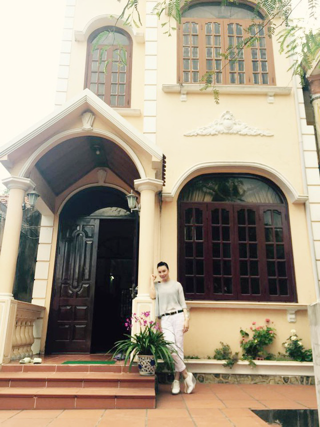 "Nữ đại gia đất mỏ" với loạt cơ ngơi đáng mơ ước, bất ngờ kết hôn ở tuổi 45- Ảnh 6. "Nữ đại gia đất mỏ" với loạt cơ ngơi đáng mơ ước, bất ngờ kết hôn ở tuổi 45- Ảnh 6.