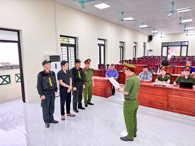 Khởi tố đối tượng thuê máy móc khai thác cát trái phép, thu lợi hàng tỷ đồng- Ảnh 1. Khởi tố đối tượng thuê máy móc khai thác cát trái phép, thu lợi hàng tỷ đồng- Ảnh 1.