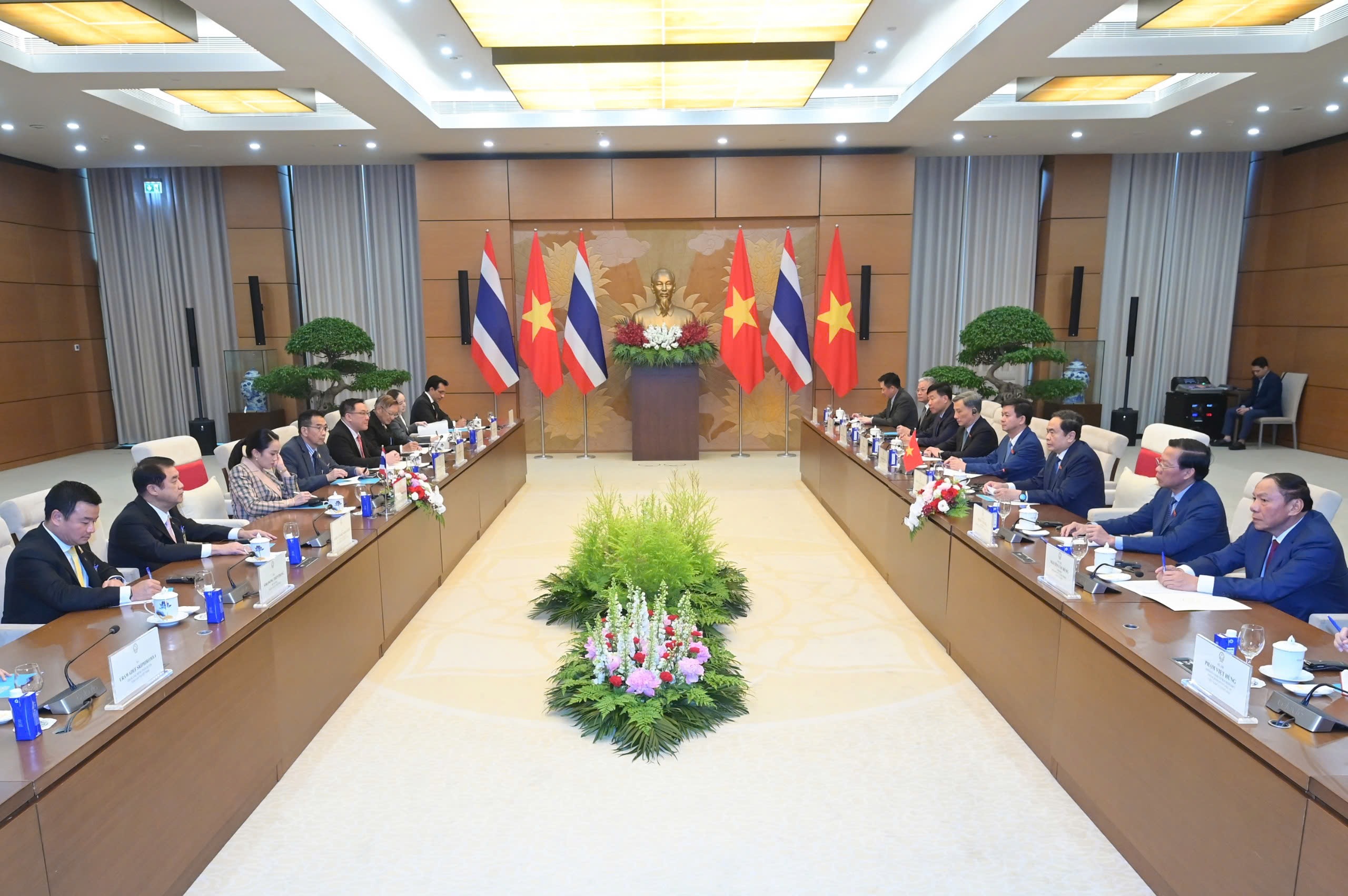 Chủ tịch Quốc hội Trần Thanh Mẫn hội kiến Thủ tướng Thái Lan - Ảnh 4. Chủ tịch Quốc hội Trần Thanh Mẫn hội kiến Thủ tướng Thái Lan - Ảnh 4.