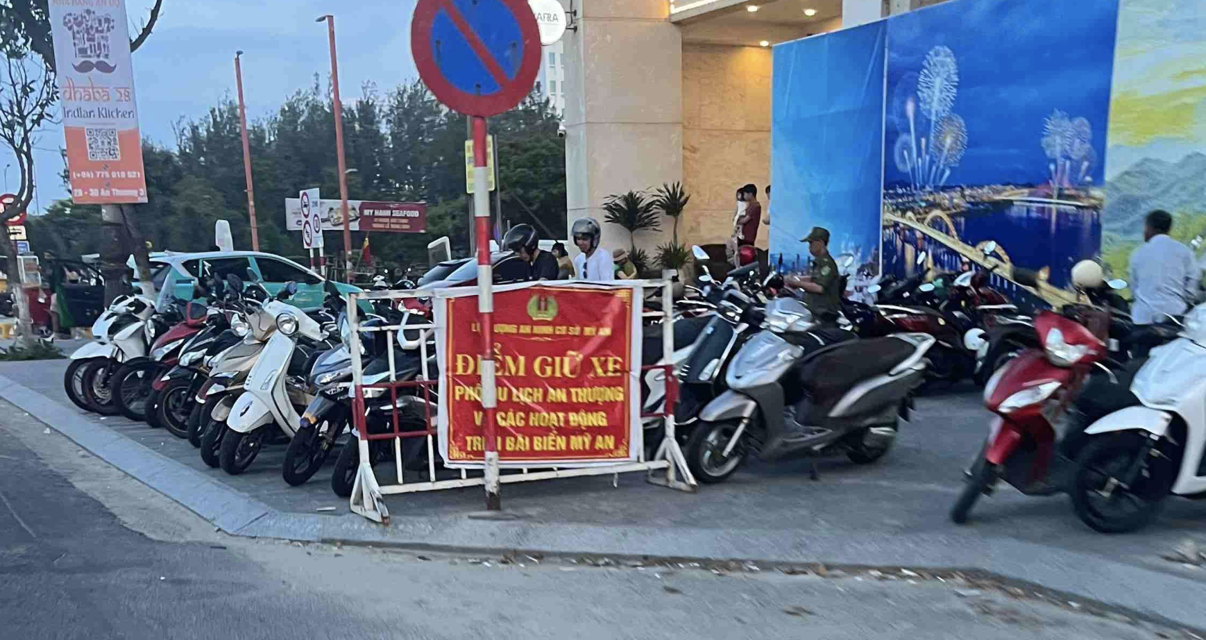 Đà Nẵng: Xem xét điều chỉnh các bãi giữ xe tạm ven biển An Thượng- Ảnh 1. Đà Nẵng: Xem xét điều chỉnh các bãi giữ xe tạm ven biển An Thượng- Ảnh 1.