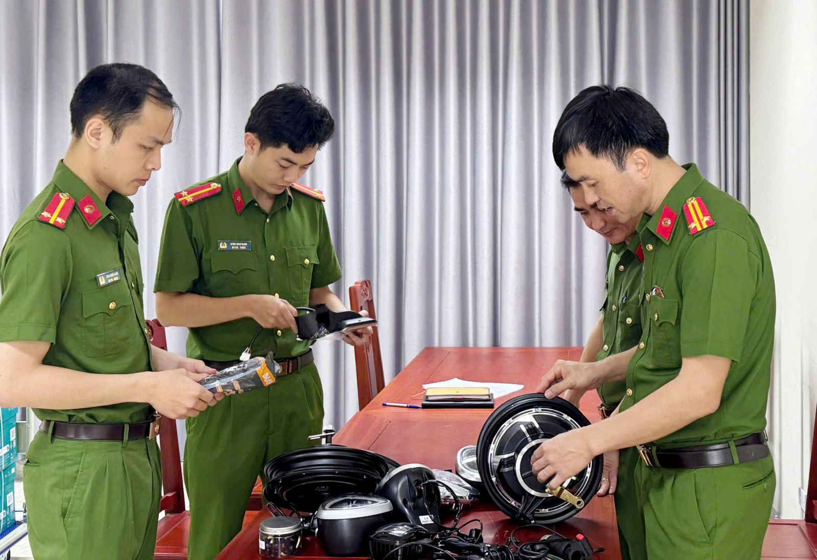 Phá đường dây buôn lậu Phá đường dây buôn lậu