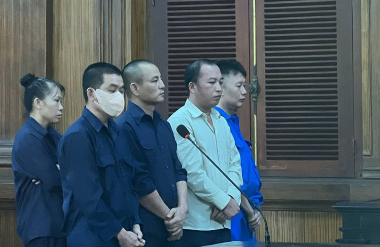 Tuyên án cựu cán bộ hải quan tiếp tay cho các chủ hàng buôn lậu- Ảnh 1. Tuyên án cựu cán bộ hải quan tiếp tay cho các chủ hàng buôn lậu- Ảnh 1.