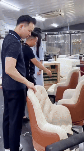Nhan sắc tiểu thư Doãn Hải My gây sốt khi cùng chồng đi chọn nội thất cho căn biệt thự chục tỷ- Ảnh 2. Nhan sắc tiểu thư Doãn Hải My gây sốt khi cùng chồng đi chọn nội thất cho căn biệt thự chục tỷ- Ảnh 2.