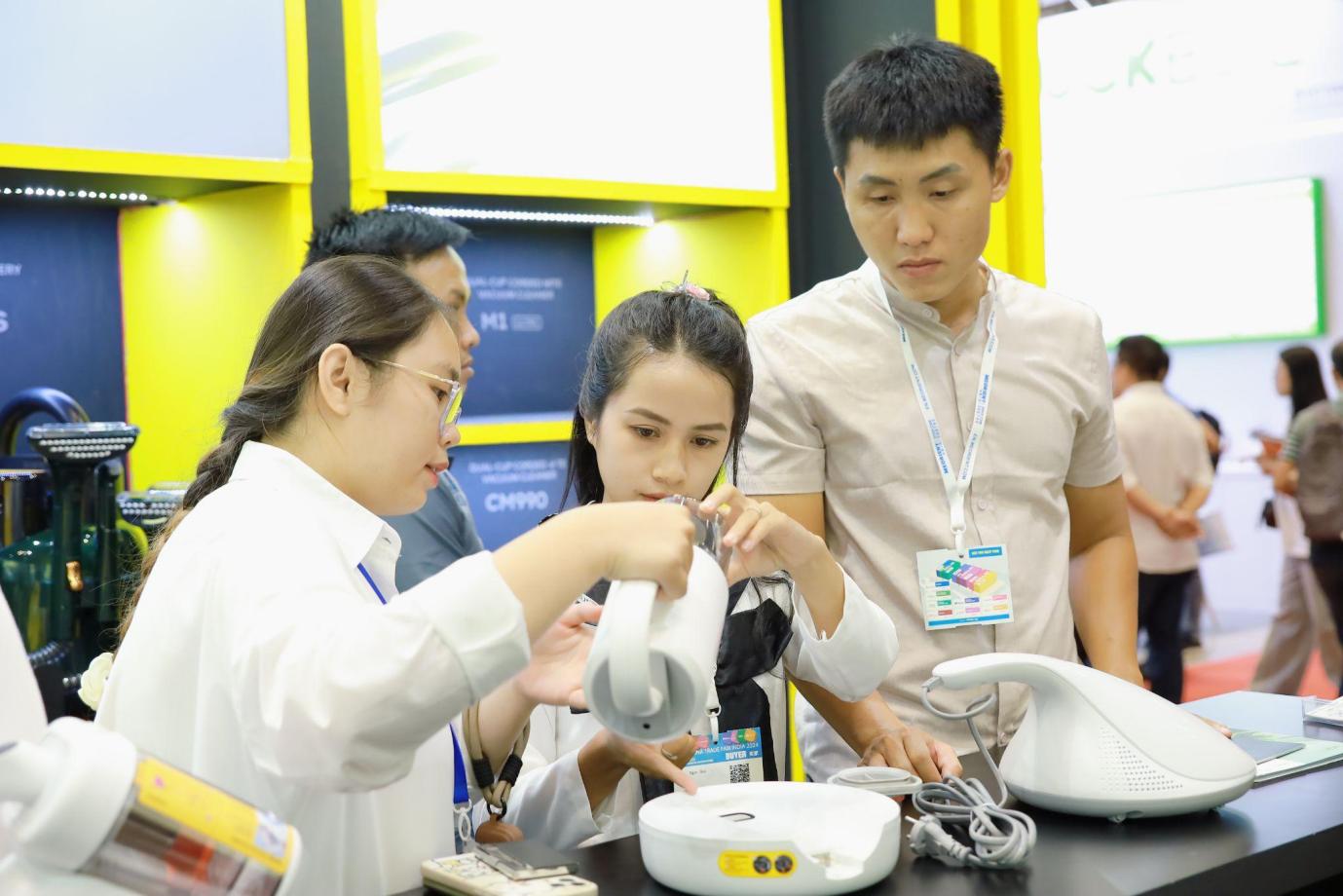 DEERMA ghi dấu ấn mạnh mẽ tại triển lãm China Homelife Vietnam 2025 với loạt sản phẩm gia dụng thông minh- Ảnh 4. DEERMA ghi dấu ấn mạnh mẽ tại triển lãm China Homelife Vietnam 2025 với loạt sản phẩm gia dụng thông minh- Ảnh 4.