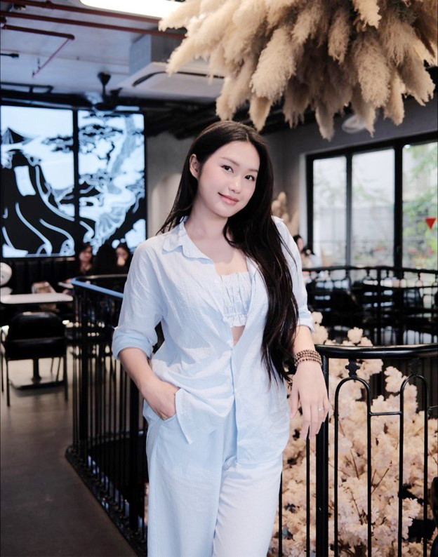 Nhan sắc tiểu thư Doãn Hải My gây sốt khi cùng chồng đi chọn nội thất cho căn biệt thự chục tỷ- Ảnh 4. Nhan sắc tiểu thư Doãn Hải My gây sốt khi cùng chồng đi chọn nội thất cho căn biệt thự chục tỷ- Ảnh 4.
