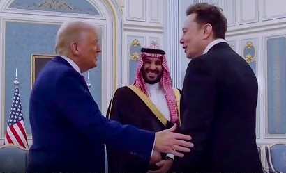 Khoảnh khắc ông Trump giới thiệu người giàu có hơn cả Thái tử Ả Rập Xê-út- Ảnh 1. Khoảnh khắc ông Trump giới thiệu người giàu có hơn cả Thái tử Ả Rập Xê-út- Ảnh 1.