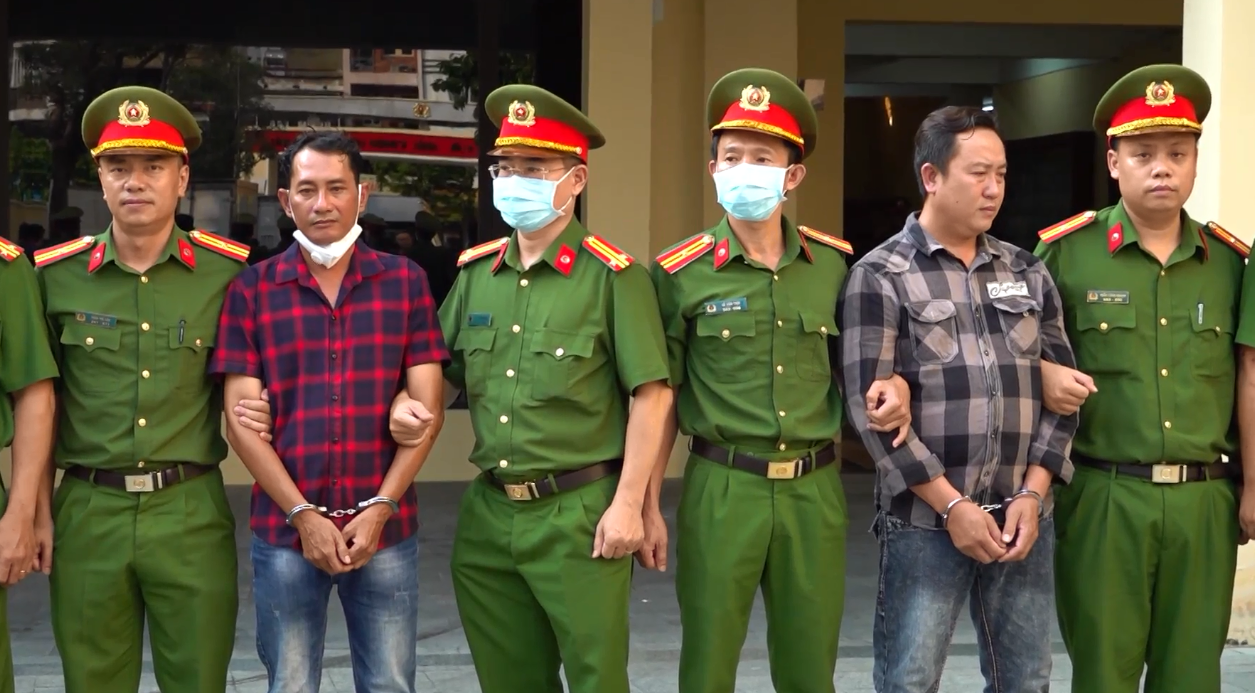 Lộ diện thêm cán bộ Hải quan trong đường dây buôn lậu xăng dầu núp bóng Lộ diện thêm cán bộ Hải quan trong đường dây buôn lậu xăng dầu núp bóng