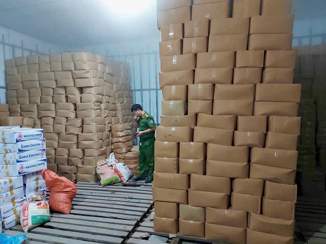 Phát hiện 29 tấn thực phẩm không rõ nguồn gốc chỉ trong một ngày- Ảnh 1. Phát hiện 29 tấn thực phẩm không rõ nguồn gốc chỉ trong một ngày- Ảnh 1.