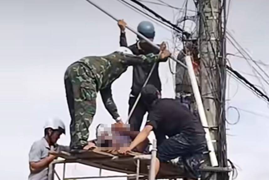 Trèo lên cột điện, người đàn ông bị điện giật tử vong- Ảnh 1. Trèo lên cột điện, người đàn ông bị điện giật tử vong- Ảnh 1.