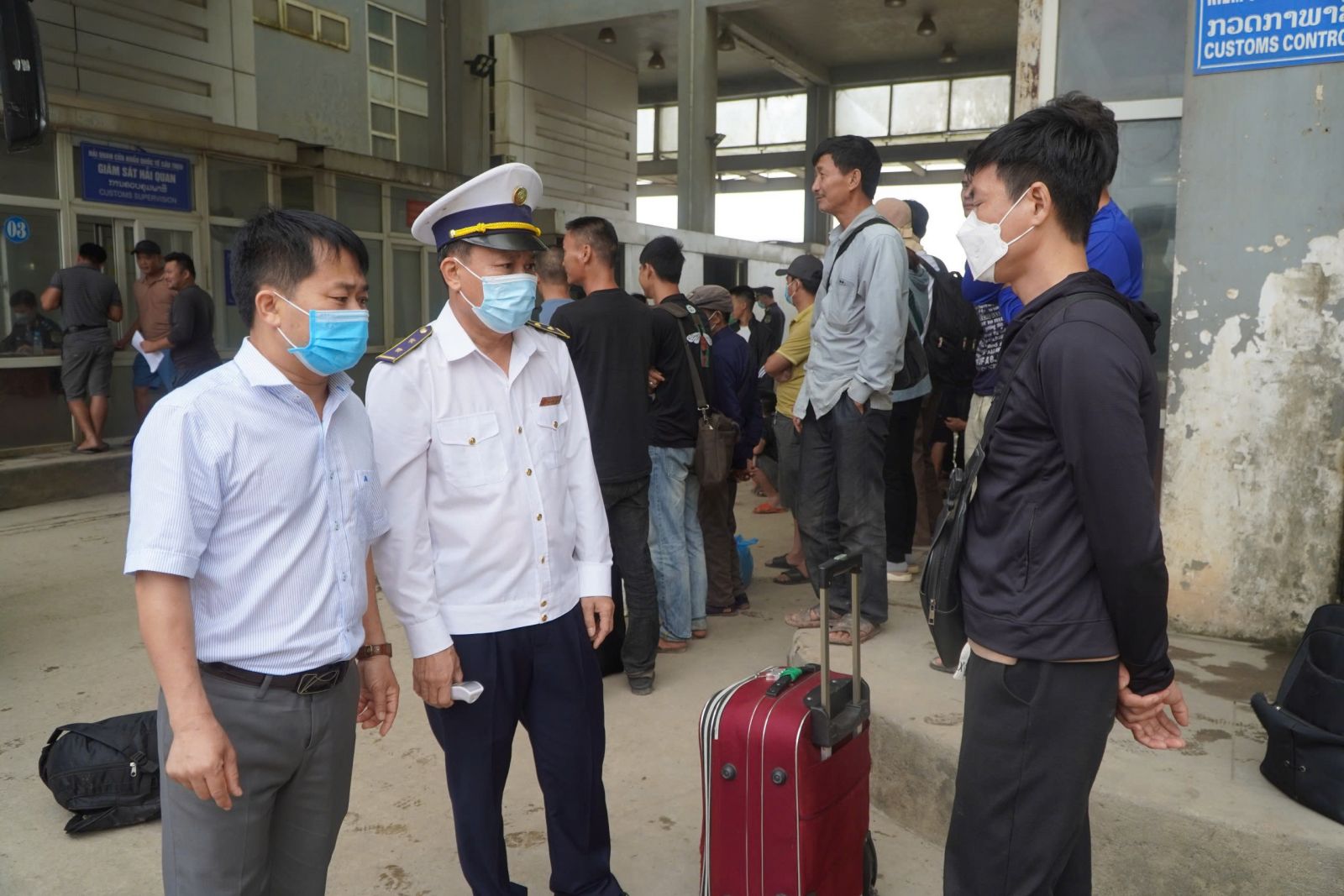 Hà Tĩnh: Siết chặt công tác kiểm tra người nhập cảnh để phòng dịch Covid-19- Ảnh 2. Hà Tĩnh: Siết chặt công tác kiểm tra người nhập cảnh để phòng dịch Covid-19- Ảnh 2.