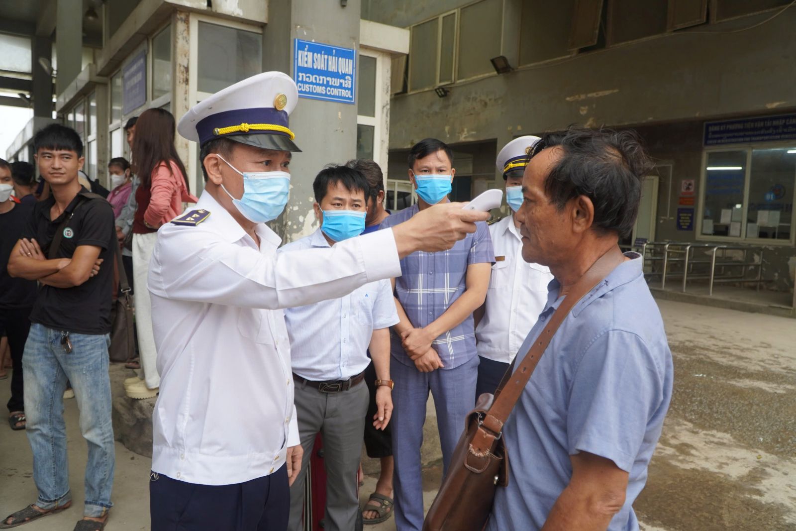 Hà Tĩnh: Siết chặt công tác kiểm tra người nhập cảnh để phòng dịch Covid-19- Ảnh 1. Hà Tĩnh: Siết chặt công tác kiểm tra người nhập cảnh để phòng dịch Covid-19- Ảnh 1.