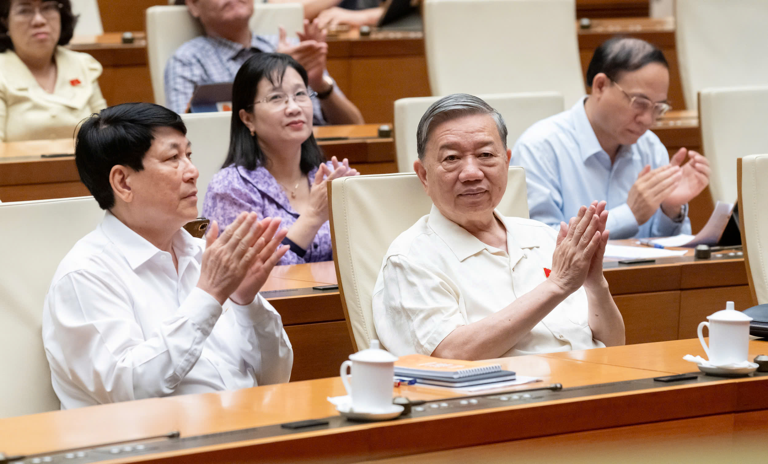 Thông qua Nghị quyết về cơ chế, chính sách đặc biệt phát triển kinh tế tư nhân- Ảnh 1. Thông qua Nghị quyết về cơ chế, chính sách đặc biệt phát triển kinh tế tư nhân- Ảnh 1.