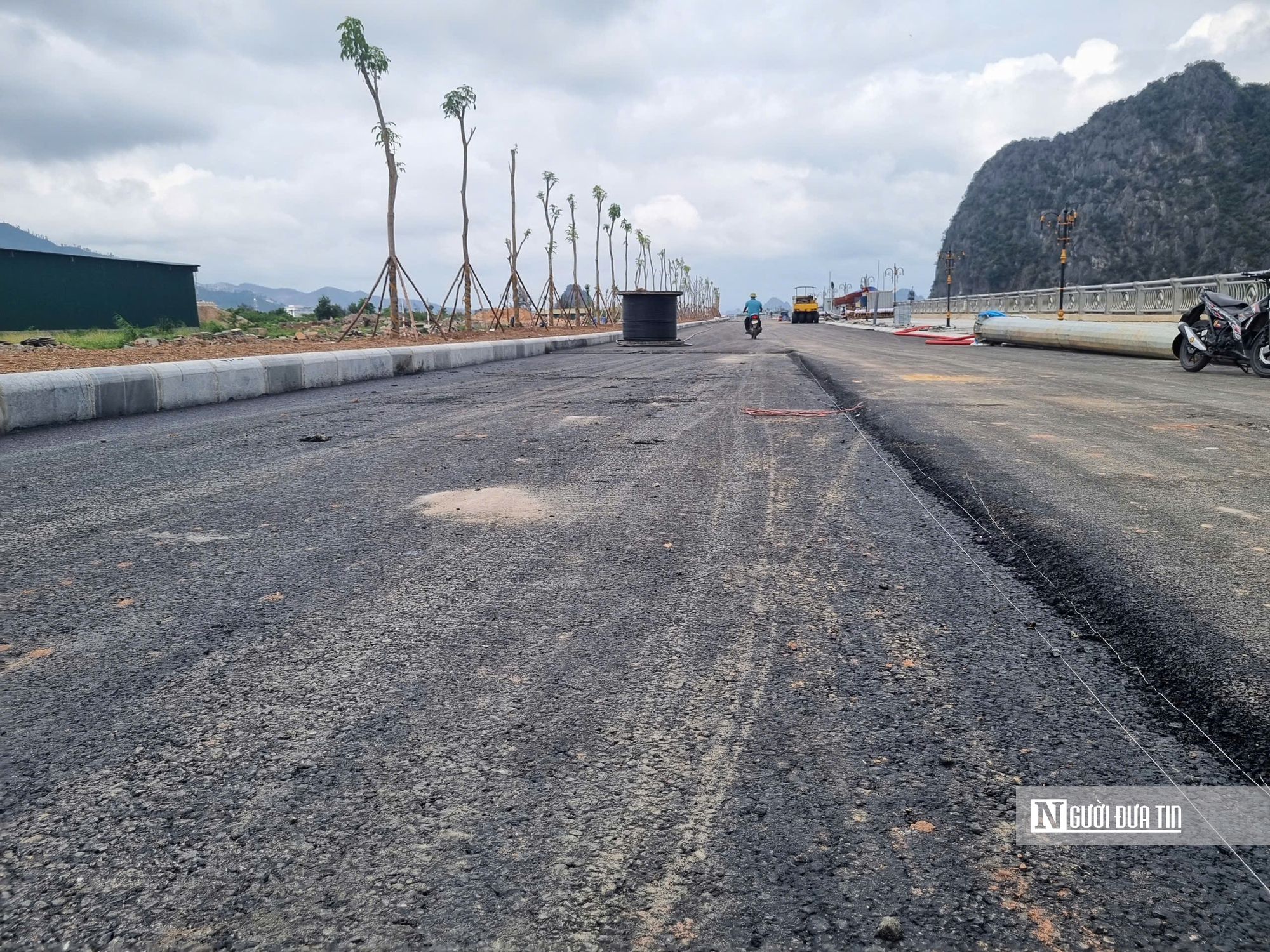 Sắp hoàn thành tuyến đường bao biển ven vịnh di sản- Ảnh 1. Sắp hoàn thành tuyến đường bao biển ven vịnh di sản- Ảnh 1.