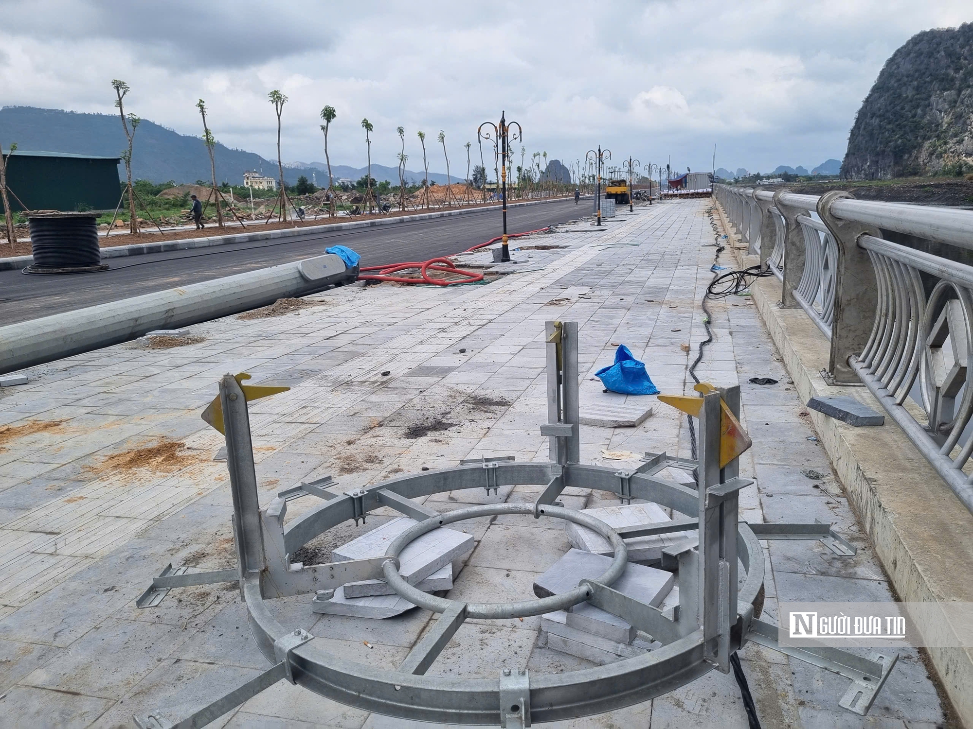 Sắp hoàn thành tuyến đường bao biển ven vịnh di sản- Ảnh 2. Sắp hoàn thành tuyến đường bao biển ven vịnh di sản- Ảnh 2.
