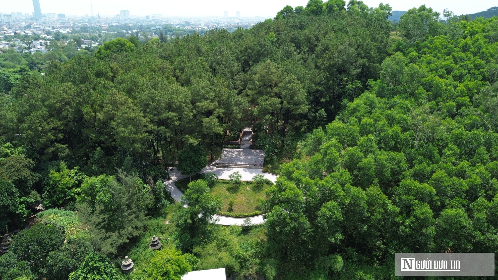 Khung cảnh yên bình nơi tưởng niệm thân mẫu Chủ tịch Hồ Chí Minh ở Huế- Ảnh 2. Khung cảnh yên bình nơi tưởng niệm thân mẫu Chủ tịch Hồ Chí Minh ở Huế- Ảnh 2.