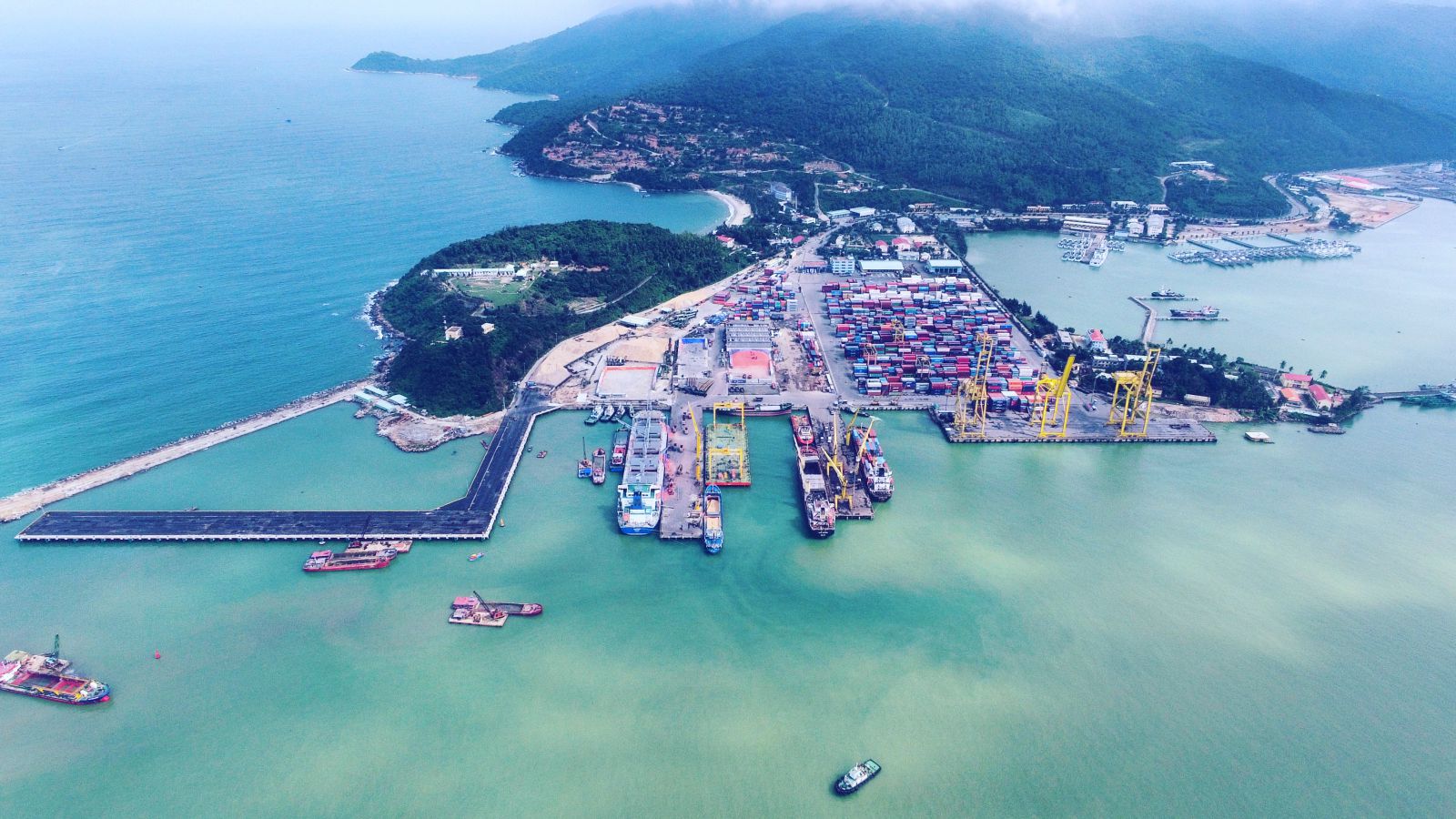 Cảng miễn thuế: Mảnh ghép chiến lược cho sự chuyển mình của Việt Nam- Ảnh 1. Cảng miễn thuế: Mảnh ghép chiến lược cho sự chuyển mình của Việt Nam- Ảnh 1.