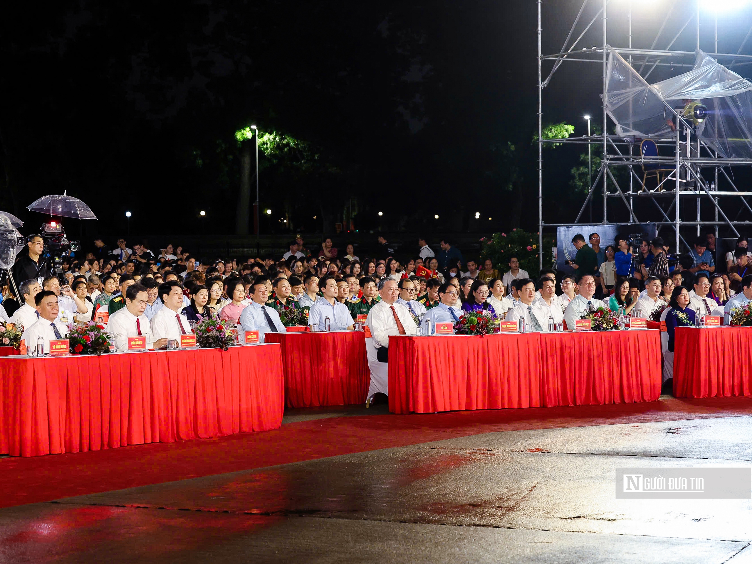 Đặc sắc chương trình nghệ thuật “Người là Hồ Chí Minh”- Ảnh 3. Đặc sắc chương trình nghệ thuật “Người là Hồ Chí Minh”- Ảnh 3.
