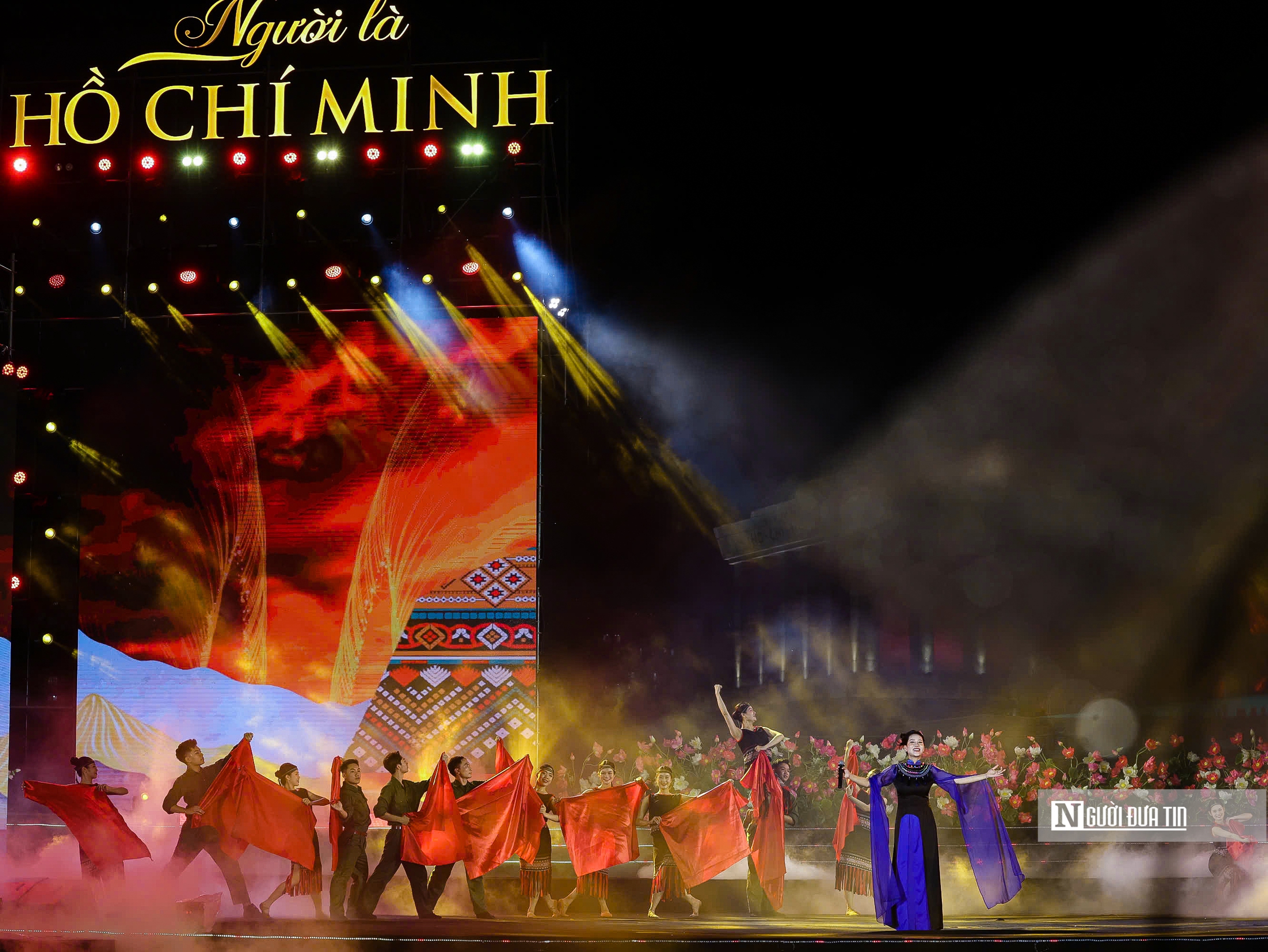 Đặc sắc chương trình nghệ thuật “Người là Hồ Chí Minh”- Ảnh 1. Đặc sắc chương trình nghệ thuật “Người là Hồ Chí Minh”- Ảnh 1.