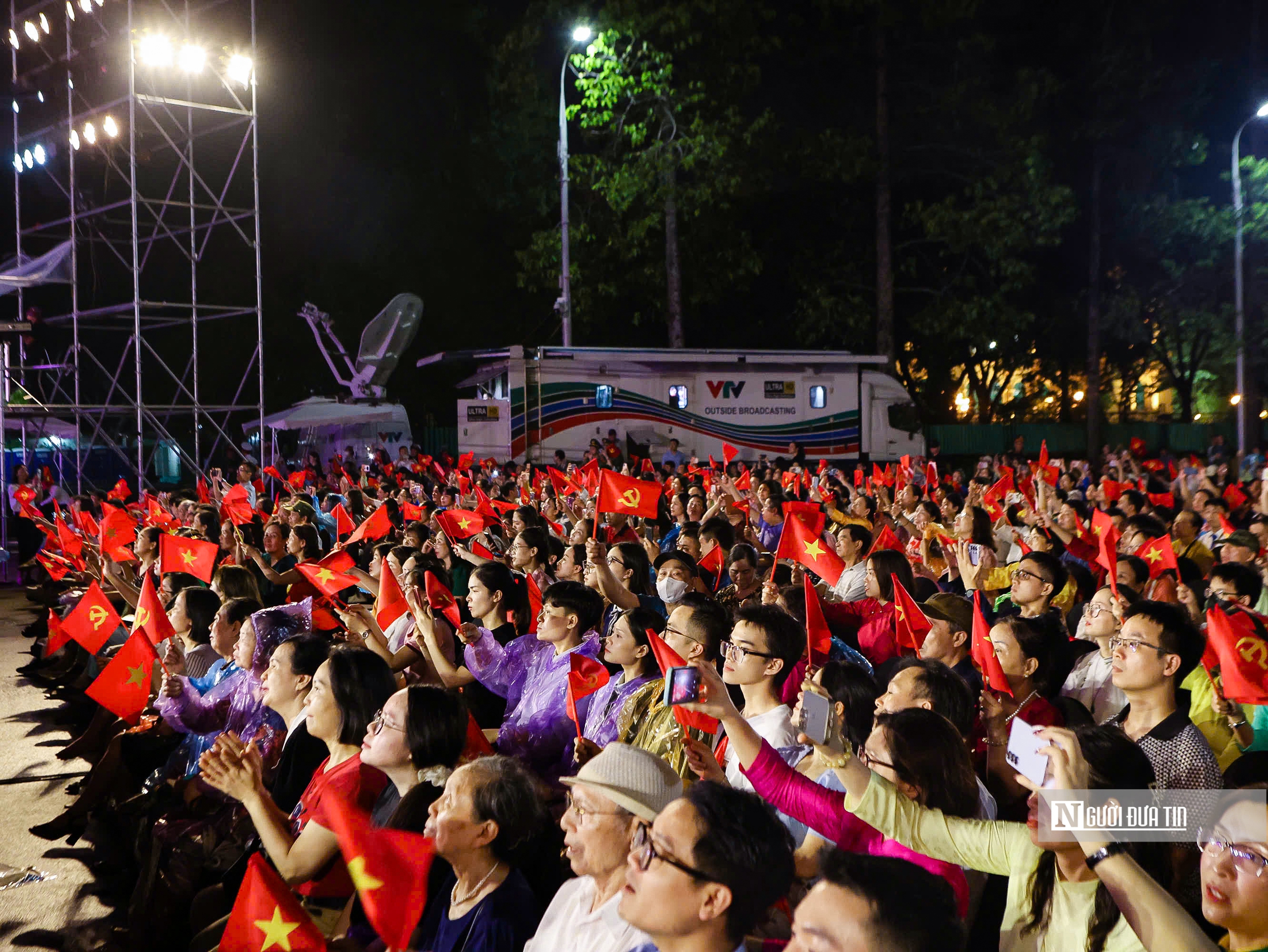 Đặc sắc chương trình nghệ thuật “Người là Hồ Chí Minh”- Ảnh 10. Đặc sắc chương trình nghệ thuật “Người là Hồ Chí Minh”- Ảnh 10.