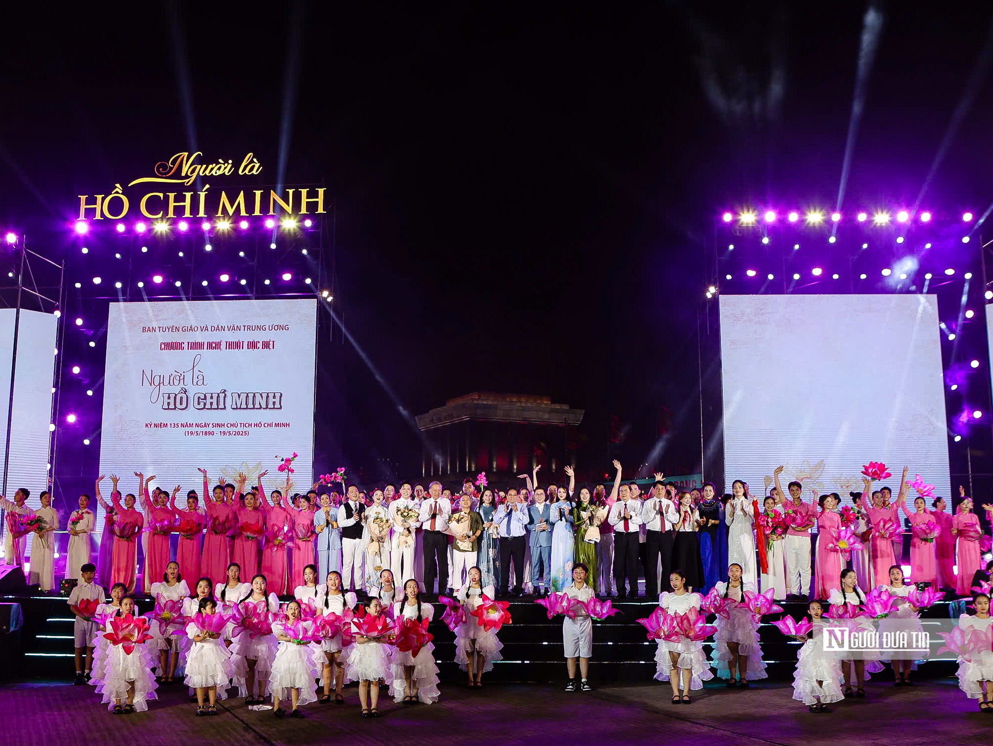 Đặc sắc chương trình nghệ thuật “Người là Hồ Chí Minh”- Ảnh 12. Đặc sắc chương trình nghệ thuật “Người là Hồ Chí Minh”- Ảnh 12.