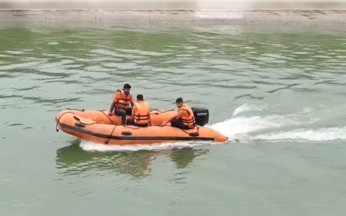 Người đàn ông nhảy xuống sông, em họ lao xuống cứu, cả hai đều tử vong