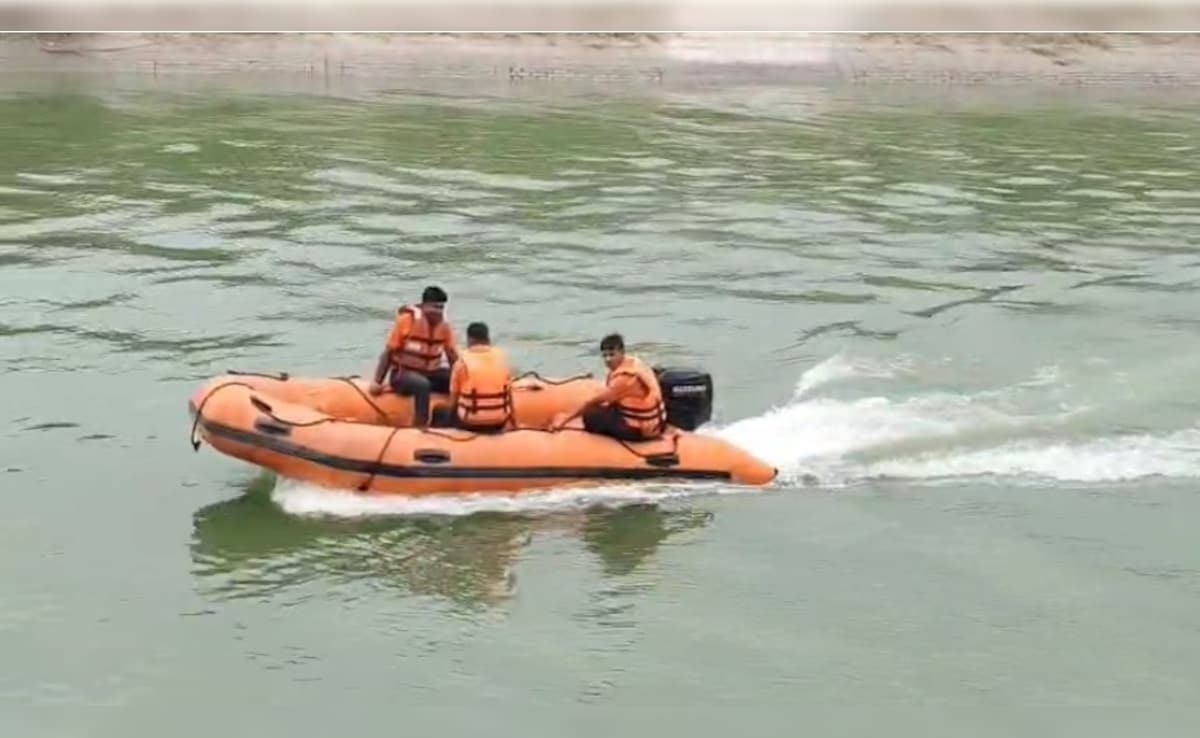 Người đàn ông nhảy xuống sông, em họ lao xuống cứu, cả hai đều tử vong- Ảnh 1. Người đàn ông nhảy xuống sông, em họ lao xuống cứu, cả hai đều tử vong- Ảnh 1.
