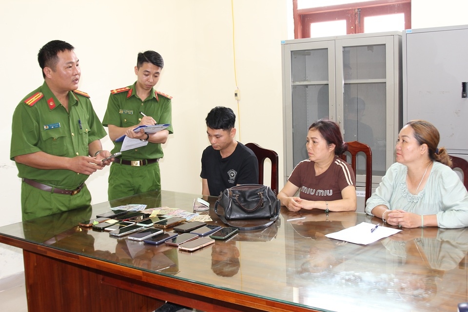 Bắt nhóm đối tượng dàn cảnh trộm cắp ở chùa Tam Chúc- Ảnh 1. Bắt nhóm đối tượng dàn cảnh trộm cắp ở chùa Tam Chúc- Ảnh 1.