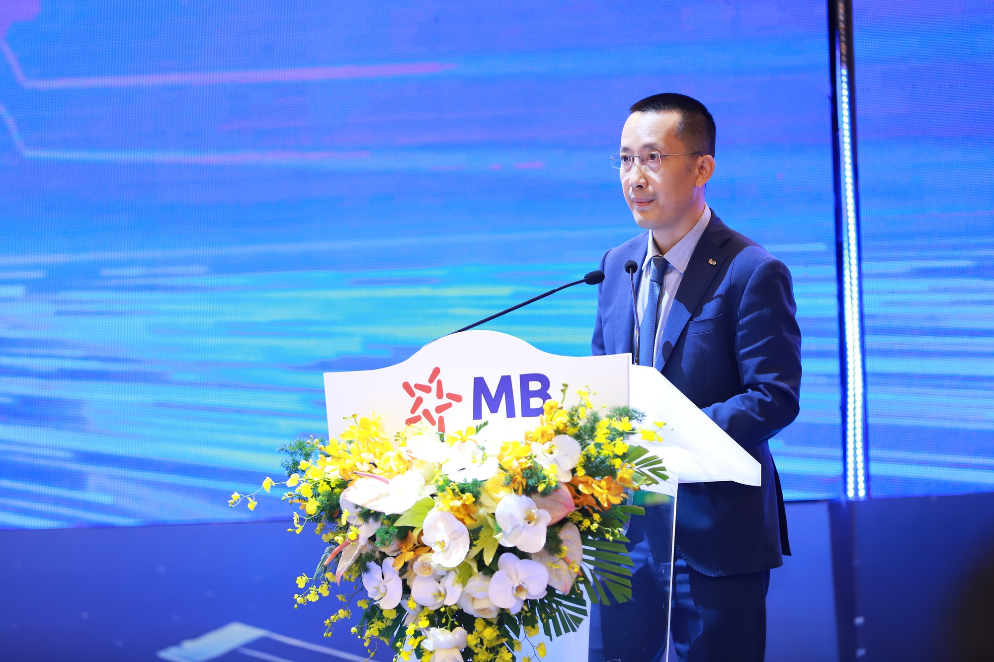 Lãnh đạo MB: 