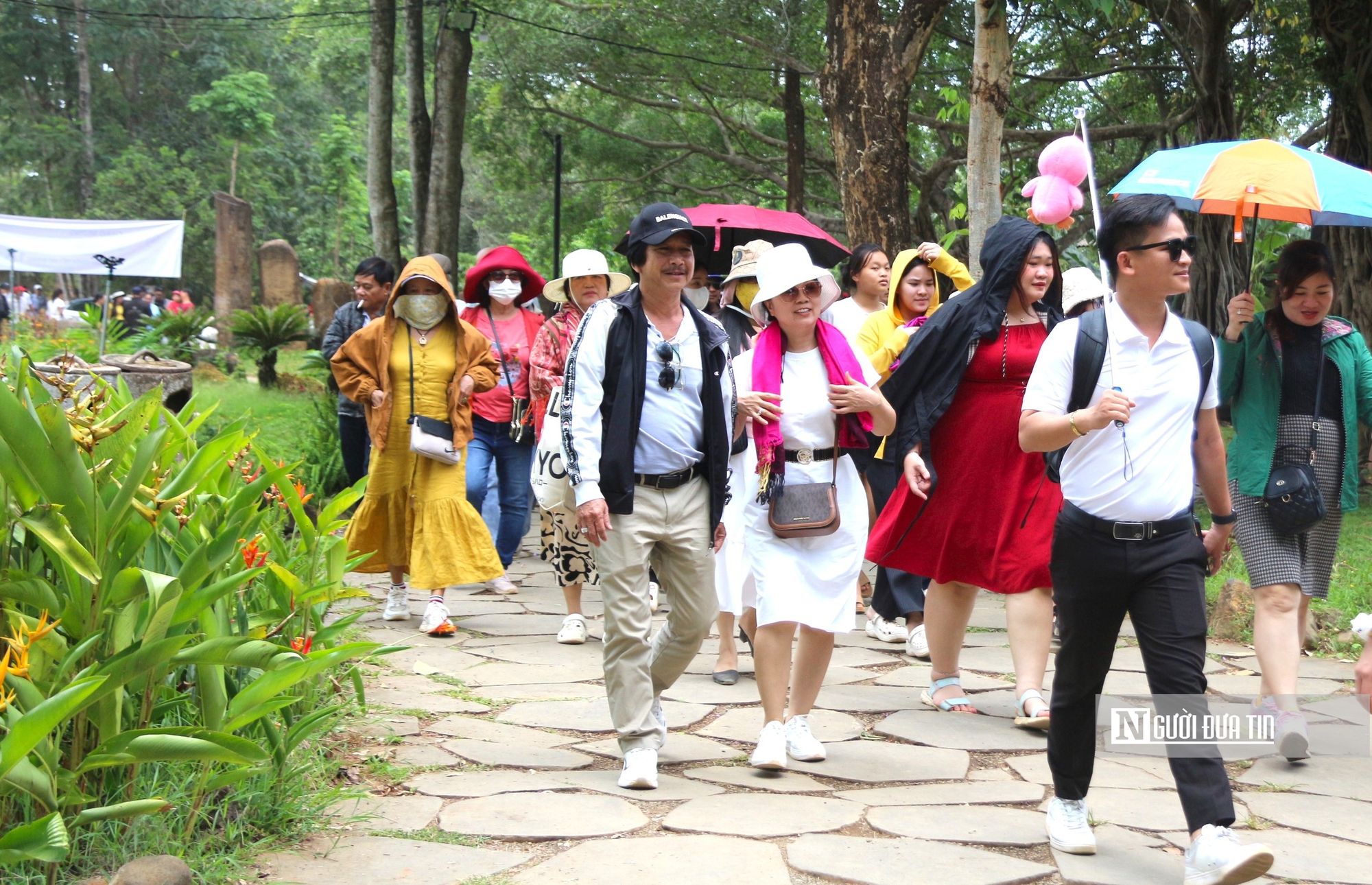 Thác nước hùng vĩ giữa đại ngàn Tây Nguyên thu hút hơn 3.000 du khách mỗi ngày- Ảnh 5. Thác nước hùng vĩ giữa đại ngàn Tây Nguyên thu hút hơn 3.000 du khách mỗi ngày- Ảnh 5.