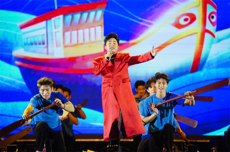 Sân khấu Legend Fest 2025: Tùng Dương đầy nội lực, Chi Pu bùng cháy- Ảnh 8. Sân khấu Legend Fest 2025: Tùng Dương đầy nội lực, Chi Pu bùng cháy- Ảnh 8.