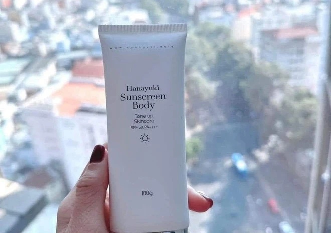 Bộ Y tế yêu cầu rà soát toàn diện kem chống nắng trên toàn quốc- Ảnh 1. Bộ Y tế yêu cầu rà soát toàn diện kem chống nắng trên toàn quốc- Ảnh 1.