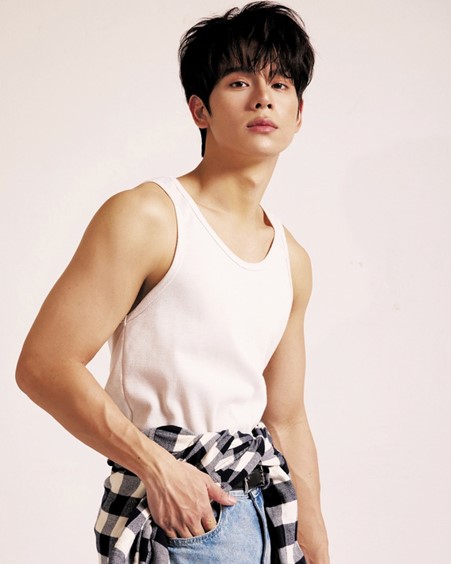 Hot boy Thái Vũ trong "Cha tôi, người ở lại", khiến khán giả ngạc nhiên- Ảnh 8. Hot boy Thái Vũ trong "Cha tôi, người ở lại", khiến khán giả ngạc nhiên- Ảnh 8.