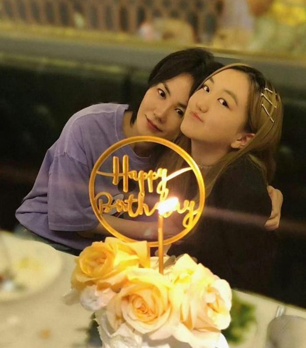Hình ảnh con gái "Thiên hậu" Vương Phi với diện mạo rạng rỡ hậu phẫu thuật hở hàm ếch- Ảnh 4. Hình ảnh con gái "Thiên hậu" Vương Phi với diện mạo rạng rỡ hậu phẫu thuật hở hàm ếch- Ảnh 4.