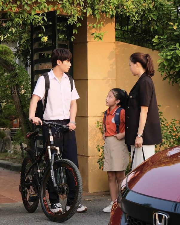 Hot boy Thái Vũ trong "Cha tôi, người ở lại", khiến khán giả ngạc nhiên- Ảnh 7. Hot boy Thái Vũ trong "Cha tôi, người ở lại", khiến khán giả ngạc nhiên- Ảnh 7.