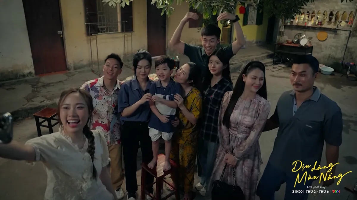 Duy Hưng - Lương Thu Trang bất ngờ “về chung một nhà”- Ảnh 1. Duy Hưng - Lương Thu Trang bất ngờ “về chung một nhà”- Ảnh 1.