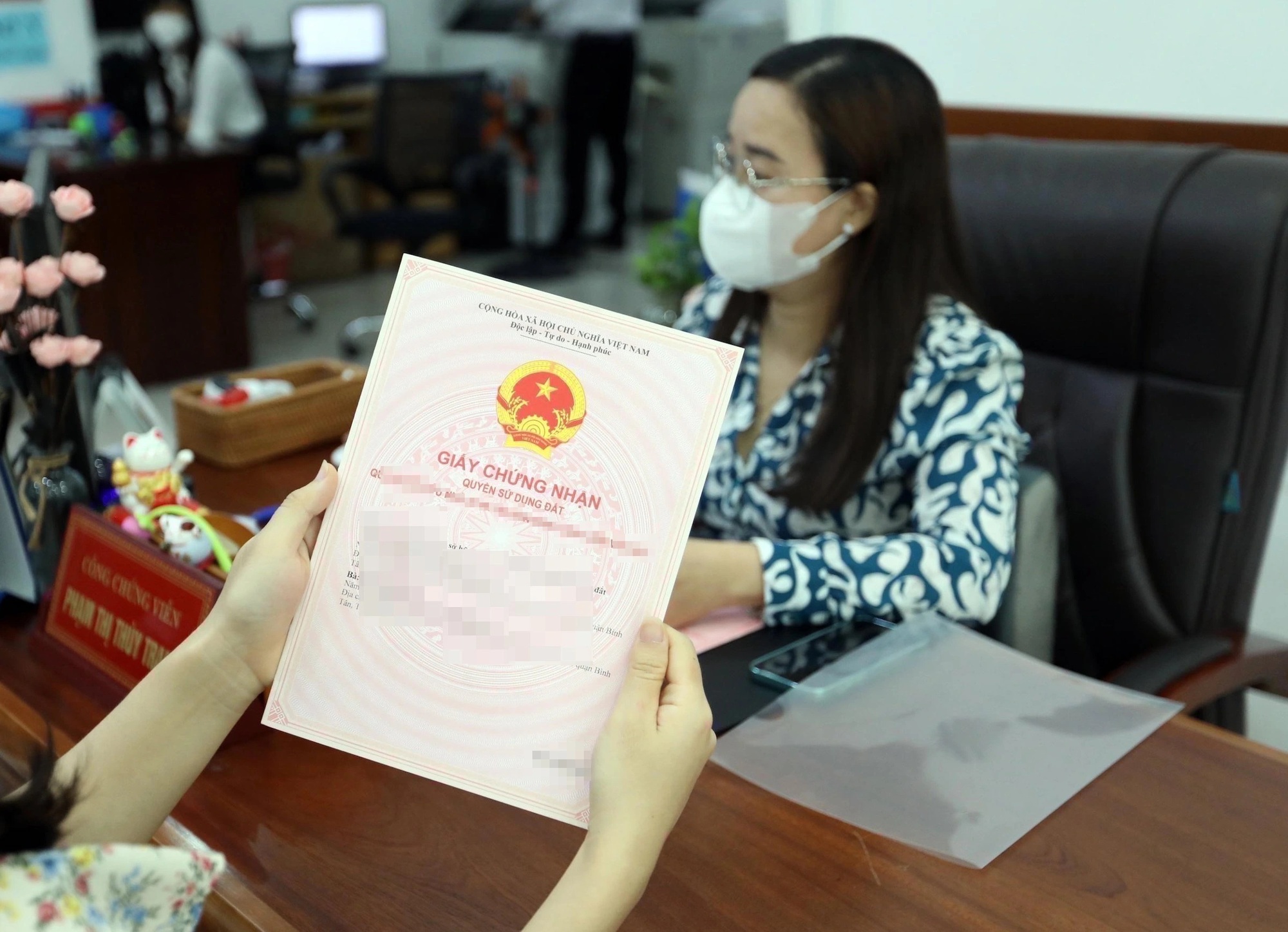 Những trường hợp hủy sổ đỏ đã cấp cho người dân, nắm rõ để tránh rủi ro- Ảnh 1. Những trường hợp hủy sổ đỏ đã cấp cho người dân, nắm rõ để tránh rủi ro- Ảnh 1.