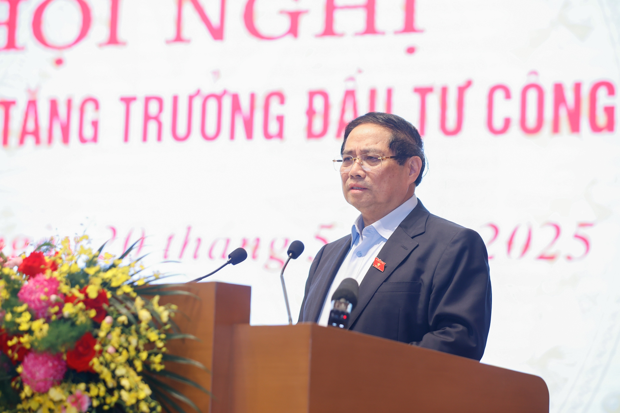 Thủ tướng: Đánh giá lại cán bộ ở những nơi giải ngân vốn đầu tư công chậm- Ảnh 1. Thủ tướng: Đánh giá lại cán bộ ở những nơi giải ngân vốn đầu tư công chậm- Ảnh 1.