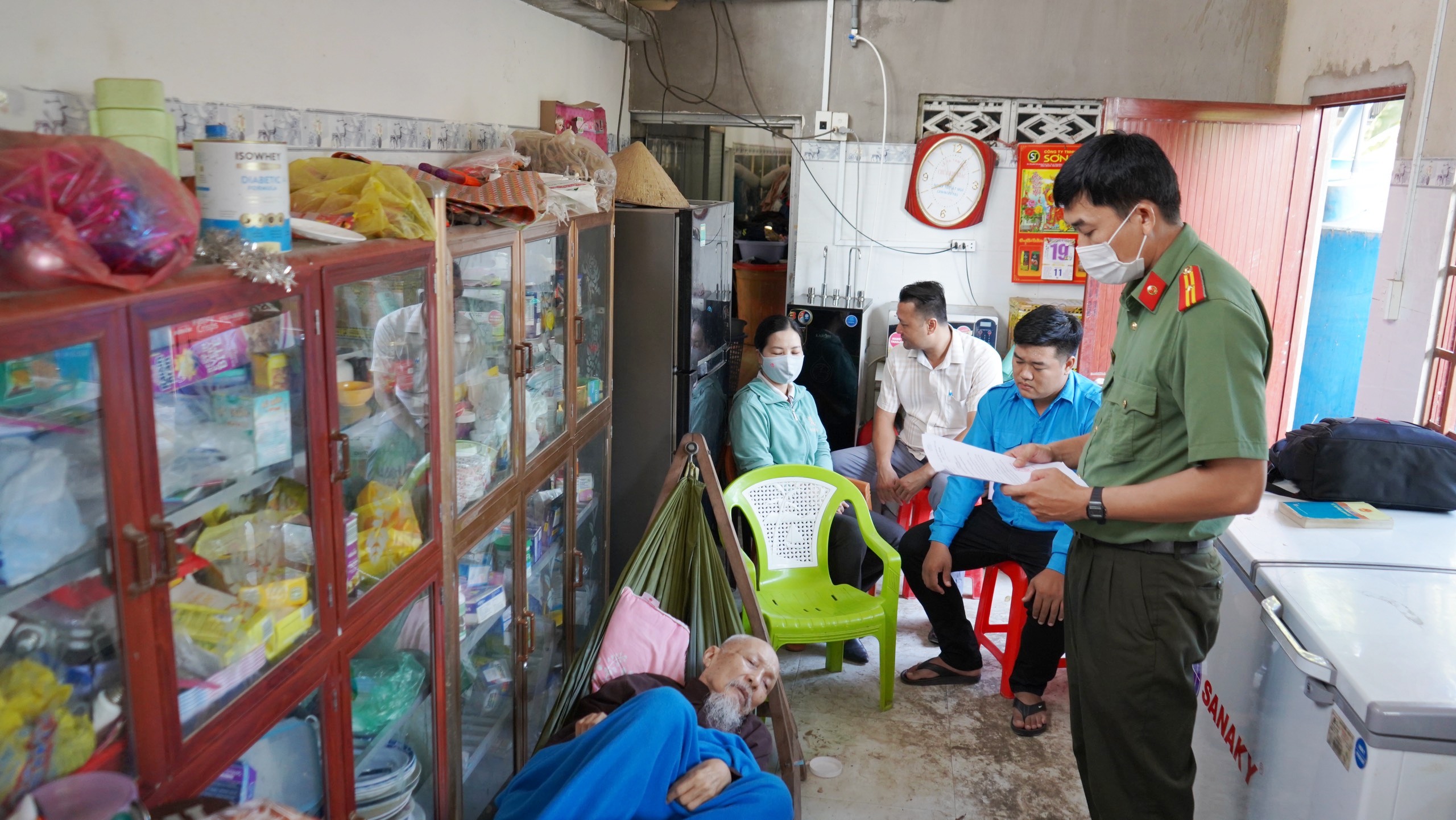 Vụ Tịnh Thất Bồng Lai: Bị cáo Lê Tùng Vân bị phạt 3 năm tù về tội Loạn luân- Ảnh 1. Vụ Tịnh Thất Bồng Lai: Bị cáo Lê Tùng Vân bị phạt 3 năm tù về tội Loạn luân- Ảnh 1.