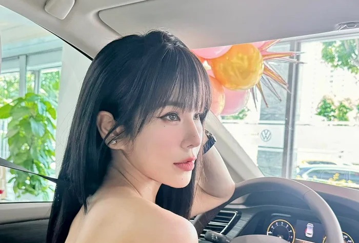 Ở tuổi 35, nhan sắc của Diệp Lâm Anh được khen ngợi ngày càng thăng hạng. Ở tuổi 35, nhan sắc của Diệp Lâm Anh được khen ngợi ngày càng thăng hạng.