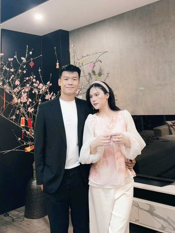Vợ chồng tiền vệ Thành Chung khoe biệt thự chục tỷ hoành tráng, sang chảnh- Ảnh 4. Vợ chồng tiền vệ Thành Chung khoe biệt thự chục tỷ hoành tráng, sang chảnh- Ảnh 4.