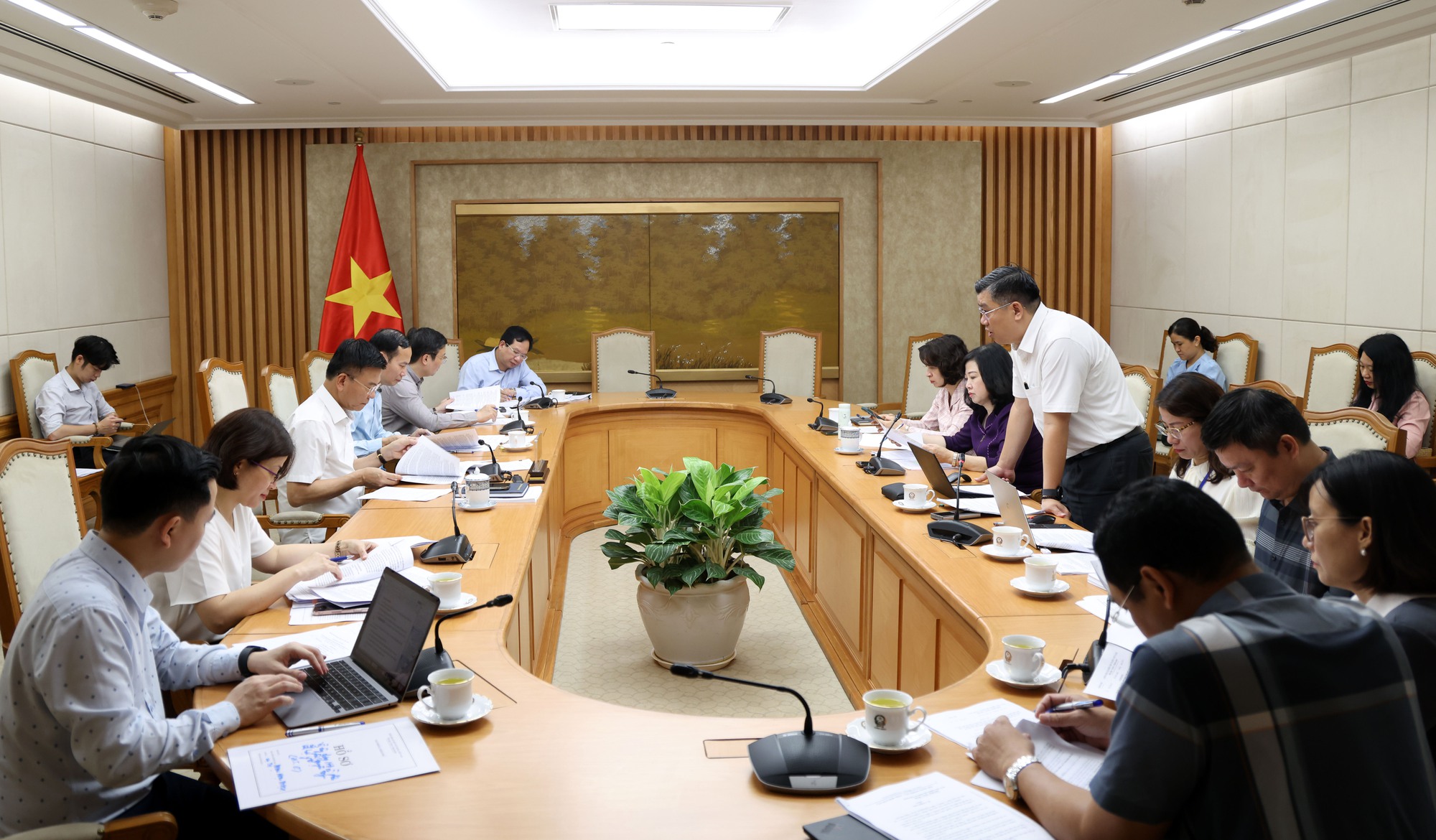 Phân cấp mạnh hơn nữa trong lĩnh vực y tế- Ảnh 2. Phân cấp mạnh hơn nữa trong lĩnh vực y tế- Ảnh 2.