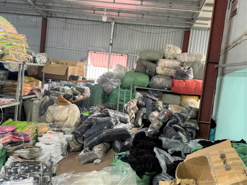 Phát hiện 30 tấn hàng có dấu hiệu buôn lậu chuẩn bị bán trên các nền tảng online- Ảnh 2. Phát hiện 30 tấn hàng có dấu hiệu buôn lậu chuẩn bị bán trên các nền tảng online- Ảnh 2.