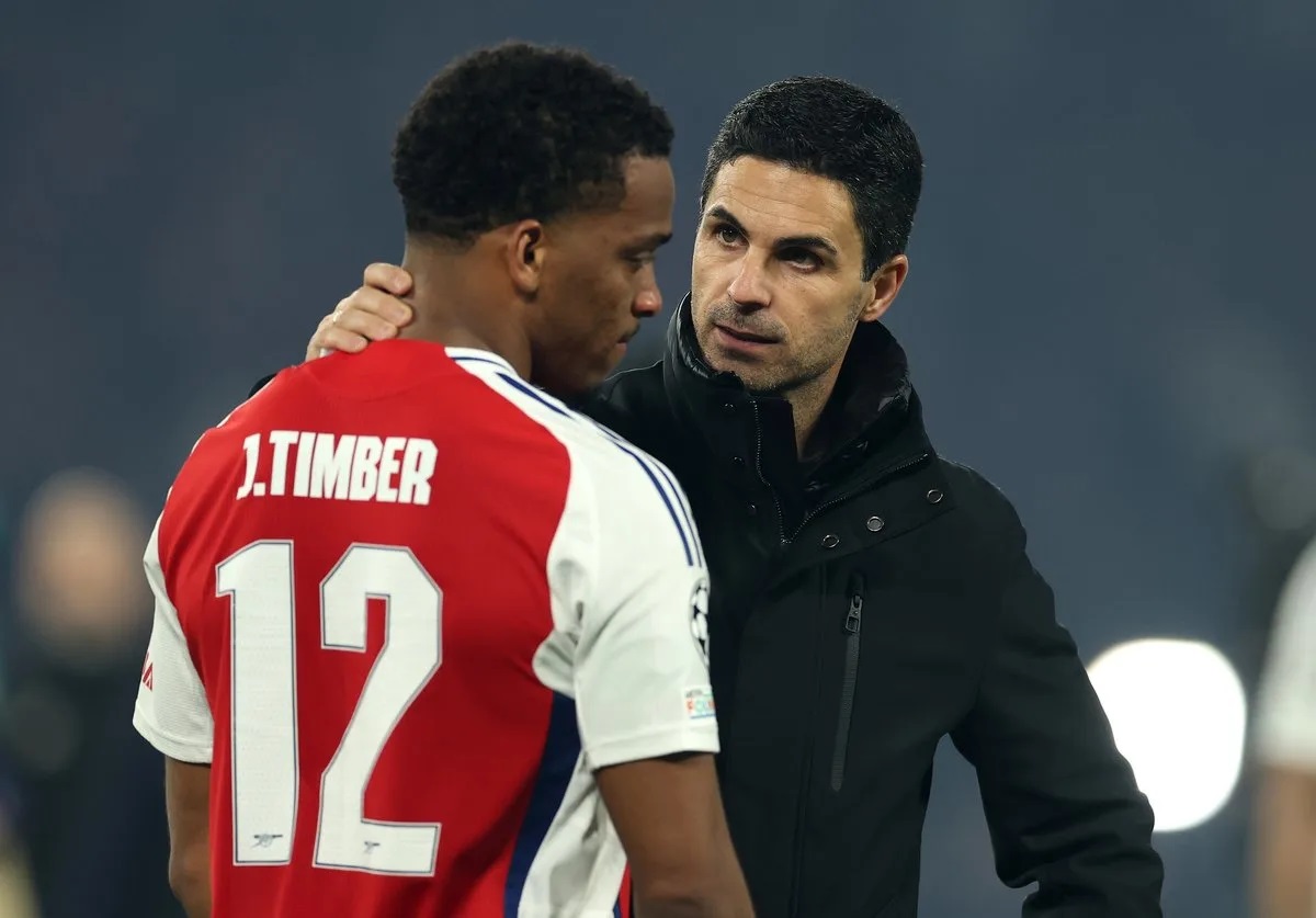 HLV Mikel Arteta hy vọng hậu vệ Jurrien Timber sẽ kịp trở lại trước khi mùa giải 2025/2026 khởi tranh. (Ảnh: Getty Images) HLV Mikel Arteta hy vọng hậu vệ Jurrien Timber sẽ kịp trở lại trước khi mùa giải 2025/2026 khởi tranh. (Ảnh: Getty Images)