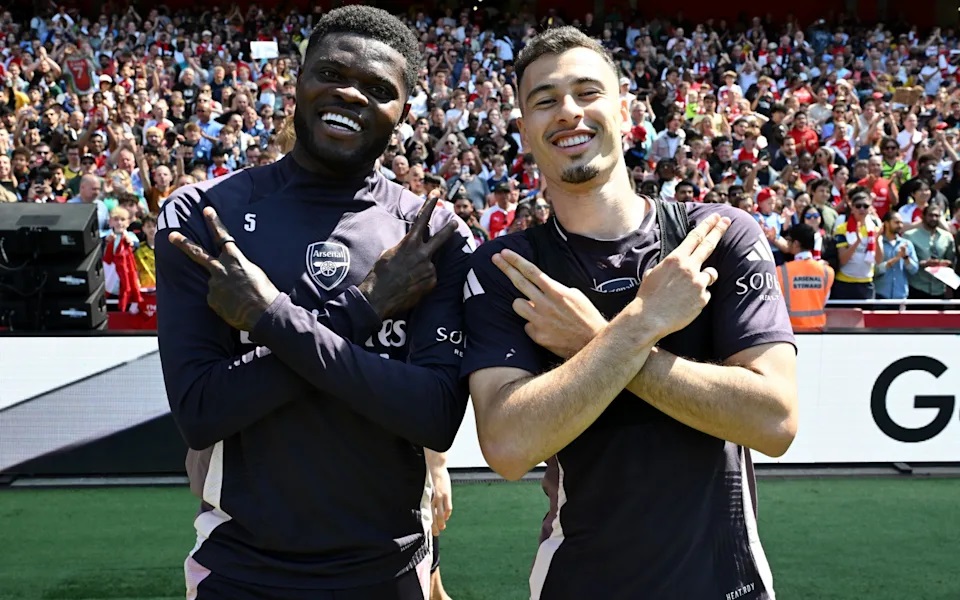 Thomas Partey (trái) là một trong những cầu thủ chơi ổn định nhất của Arsenal mùa giải này. (Ảnh: Arsenal FC/David Price) Thomas Partey (trái) là một trong những cầu thủ chơi ổn định nhất của Arsenal mùa giải này. (Ảnh: Arsenal FC/David Price)