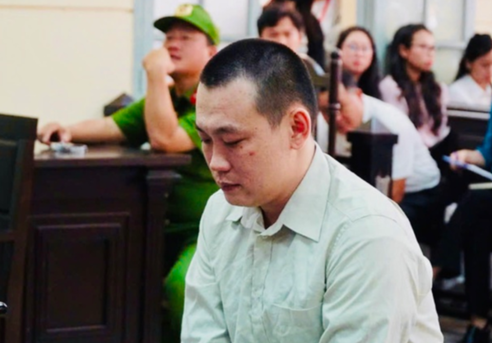Đình chỉ xét xử vụ án tài xế đánh người trước cổng Bệnh viện Từ Dũ- Ảnh 1. Đình chỉ xét xử vụ án tài xế đánh người trước cổng Bệnh viện Từ Dũ- Ảnh 1.