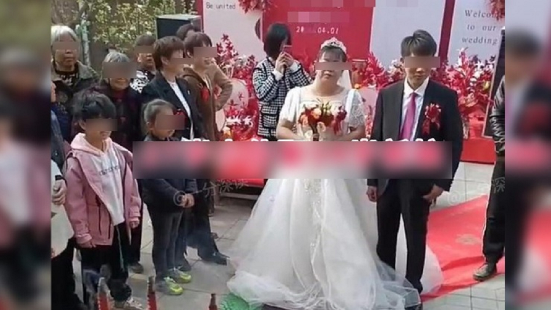 Cô gái 25 tuổi cưới chồng 60 tuổi, bố mẹ khóc như mưa khi đi đưa dâu- Ảnh 3. Cô gái 25 tuổi cưới chồng 60 tuổi, bố mẹ khóc như mưa khi đi đưa dâu- Ảnh 3.