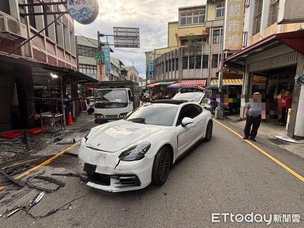 Nghi vợ ngoại tình, người đàn ông lao Porsche vào loạt cửa hàng- Ảnh 1. Nghi vợ ngoại tình, người đàn ông lao Porsche vào loạt cửa hàng- Ảnh 1.