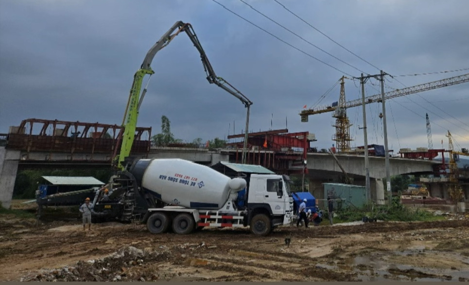 Giá cát tăng vọt, công trình ở Đà Nẵng đứng trước nguy cơ "đóng băng"- Ảnh 2. Giá cát tăng vọt, công trình ở Đà Nẵng đứng trước nguy cơ "đóng băng"- Ảnh 2.