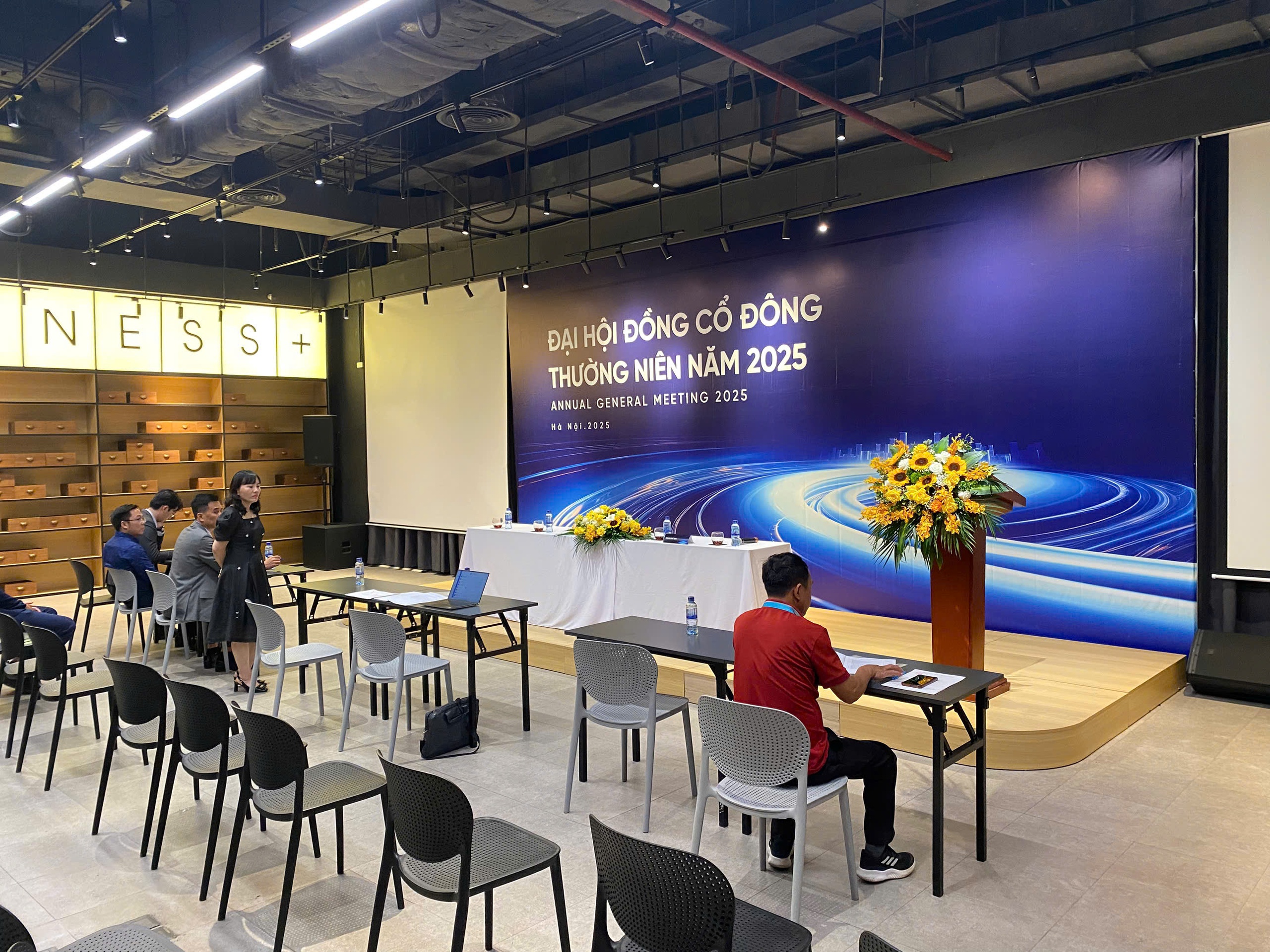 Vắng lặng tại đại hội đồng thường niên công ty trong hệ sinh thái Apec Group- Ảnh 2. Vắng lặng tại đại hội đồng thường niên công ty trong hệ sinh thái Apec Group- Ảnh 2.